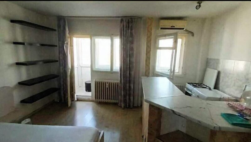 Basarabia - Tina Petre, Bloc mixt- garsoniera